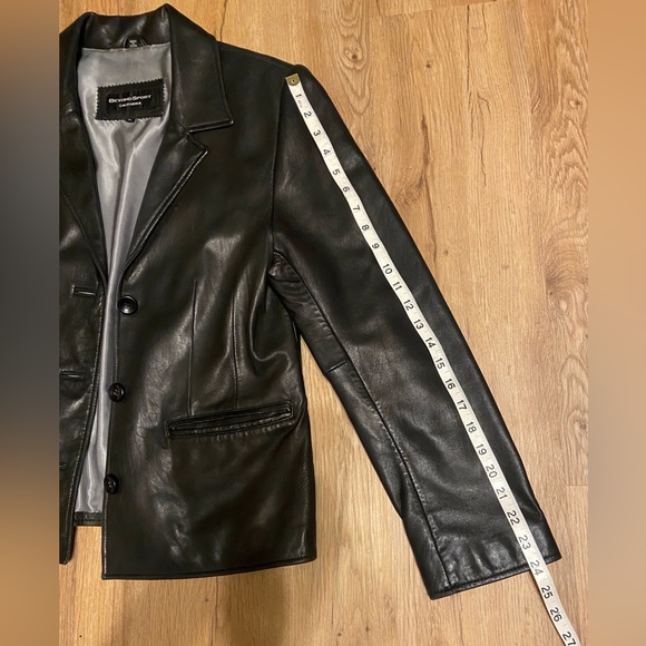 Vintage Y2K Genuine Butter-soft Leather Blazer. Pit to pit = 19.5 in. 2 pockets. - Picture 7 of 16